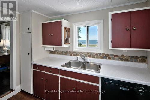 111 Fraser Street, Meaford, ON - Indoor Photo Showing Kitchen With Double Sink