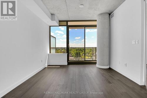 Bright Living space with hardwood floors - 1104 - 224 Lyon Street N, Ottawa, ON 