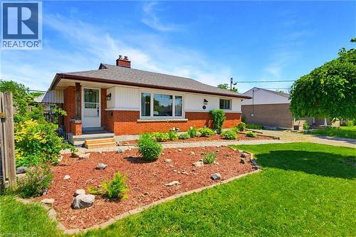 17 BROADMORE Avenue  St. Catharines, ON L2M 6A4