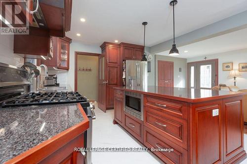 12 Kevinwood Drive, Caledon, ON - Indoor Photo Showing Kitchen With Upgraded Kitchen