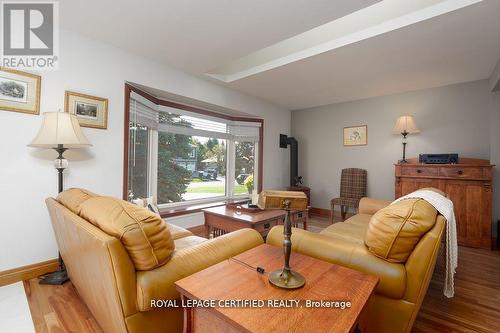 12 Kevinwood Drive, Caledon, ON - Indoor Photo Showing Living Room