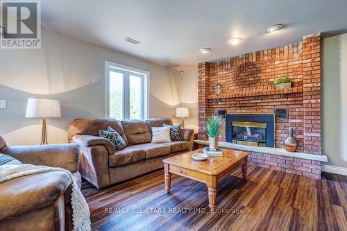 75 Hawley Crescent, Whitby, ON 
