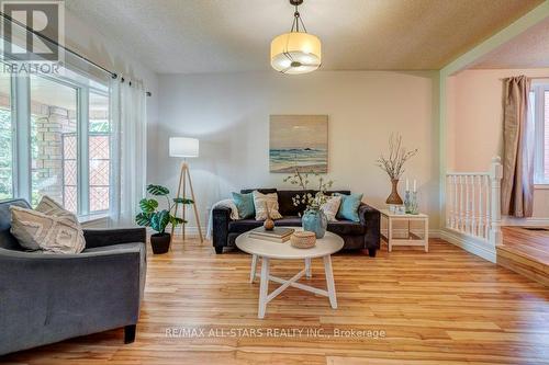 75 Hawley Crescent, Whitby, ON 