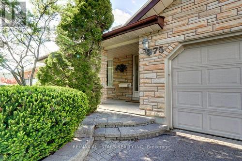 75 Hawley Crescent, Whitby, ON 