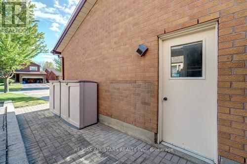 75 Hawley Crescent, Whitby, ON 