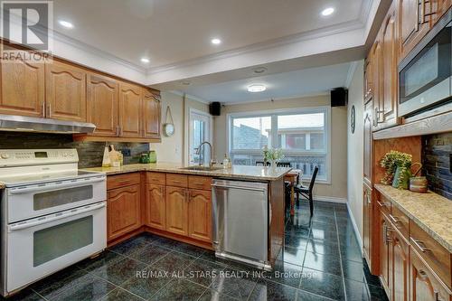 75 Hawley Crescent, Whitby, ON 