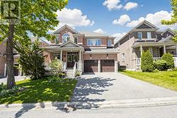 352 COACHWHIP TRAIL Newmarket, ON L3X 2R6