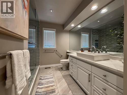 1950 Randolph, Windsor, ON - Indoor Photo Showing Bathroom