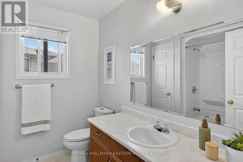 4 piece main bath - 890 Chapel Road, Peterborough (Ashburnham Ward 4), ON 