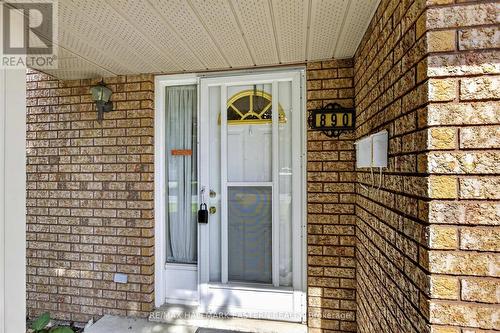 Covered entry - 890 Chapel Road, Peterborough (Ashburnham Ward 4), ON 