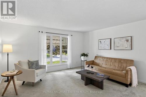 Light filled living room - 890 Chapel Road, Peterborough (Ashburnham Ward 4), ON 