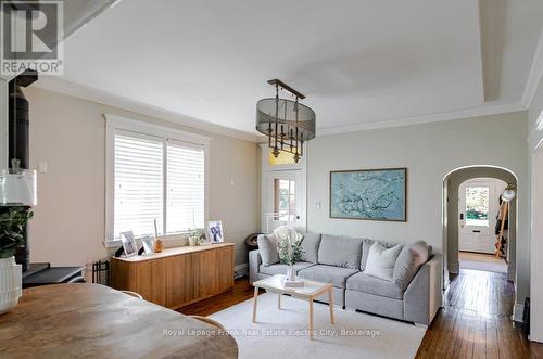 300 Maitland Avenue, Peterborough (Town Ward 3), ON - Indoor Photo Showing Living Room