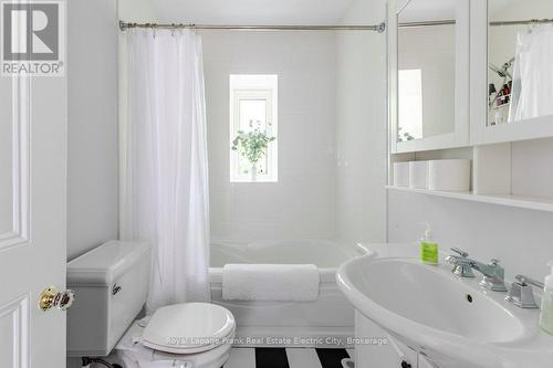 300 Maitland Avenue, Peterborough (Town Ward 3), ON - Indoor Photo Showing Bathroom