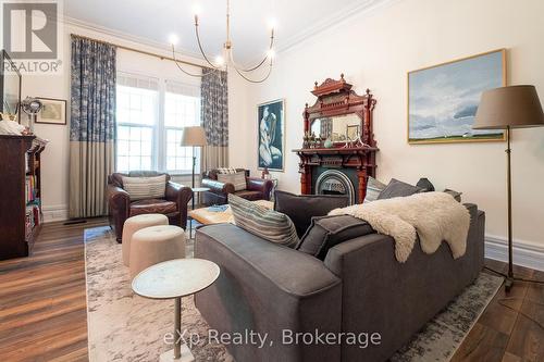 285 Mary Street, South Bruce Peninsula, ON - Indoor Photo Showing Living Room