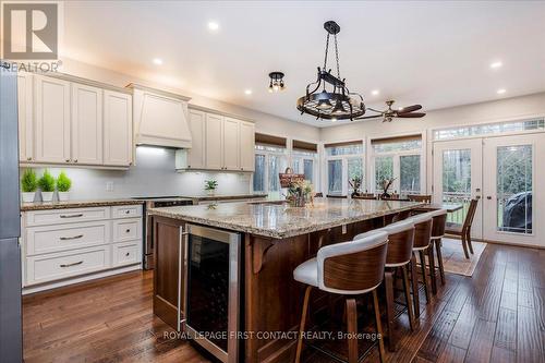 3500 Crescent Harbour Road, Innisfil, ON - Indoor Photo Showing Kitchen With Upgraded Kitchen