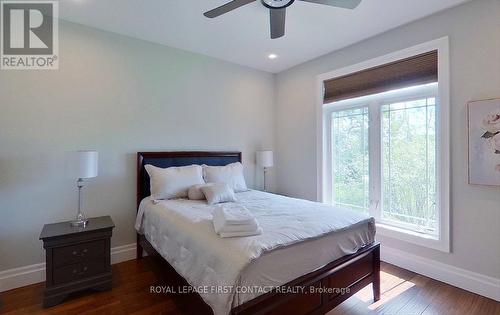 3500 Crescent Harbour Road, Innisfil, ON - Indoor Photo Showing Bedroom