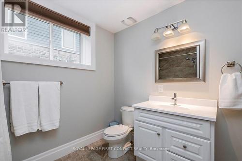 3500 Crescent Harbour Road, Innisfil, ON - Indoor Photo Showing Bathroom