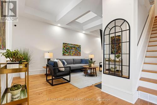 425 Echo Drive, Ottawa, ON 
