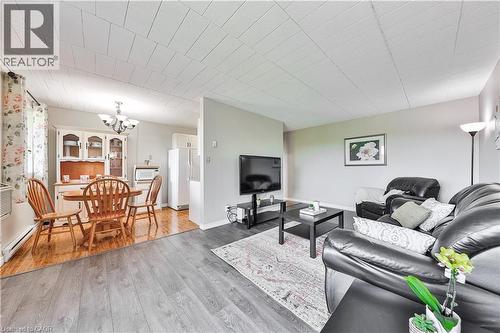 29 West Avenue, Kitchener, ON - Indoor Photo Showing Living Room