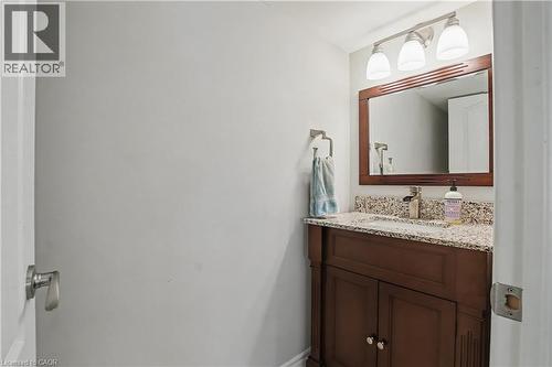 Powder room in bassement - 5372 Cachet Crescent, Burlington, ON 