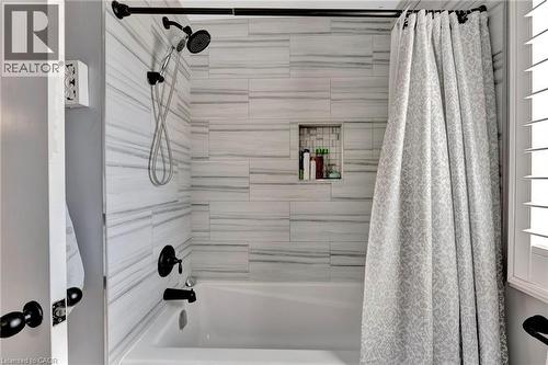 52 Beckett Drive, Brantford, ON - Indoor Photo Showing Bathroom