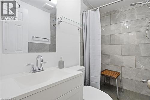 10 Fallowfield Drive Unit# 19, Kitchener, ON - Indoor Photo Showing Bathroom