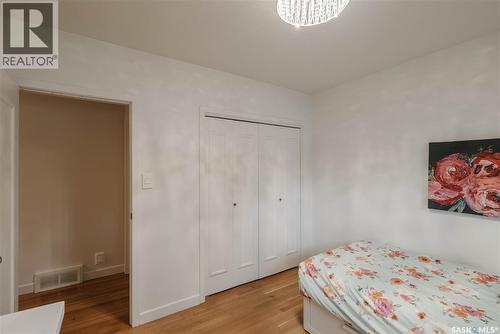 414 Lake Crescent, Saskatoon, SK 
