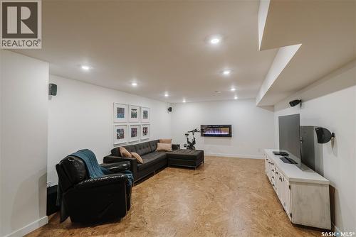 414 Lake Crescent, Saskatoon, SK 