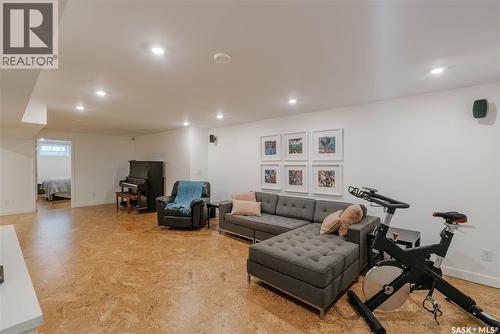 414 Lake Crescent, Saskatoon, SK 