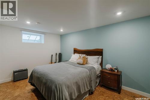 414 Lake Crescent, Saskatoon, SK 