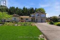 82 CUMMING COURT Hamilton, ON L9G 1V3