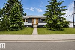4904 103 AV NW  Edmonton, AB T6A 0S9