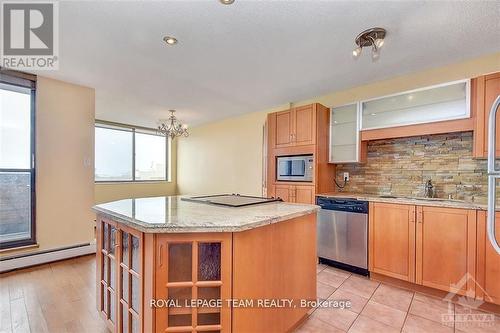 644 - 515 St Laurent Boulevard, Ottawa, ON - Indoor Photo Showing Kitchen