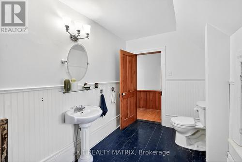 2nd floor bath w/ soaker tub - 7499 Bank Street, Ottawa, ON 