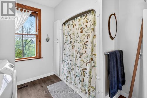 Main floor laundry & family bath - 7499 Bank Street, Ottawa, ON 