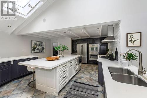 1454 Chasehurst Drive, Mississauga, ON - Indoor Photo Showing Kitchen With Double Sink