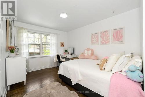 1454 Chasehurst Drive, Mississauga, ON - Indoor Photo Showing Bedroom