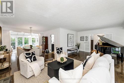 1454 Chasehurst Drive, Mississauga, ON - Indoor Photo Showing Living Room