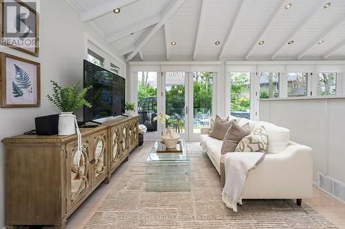 1454 Chasehurst Drive, Mississauga, ON - Indoor Photo Showing Living Room