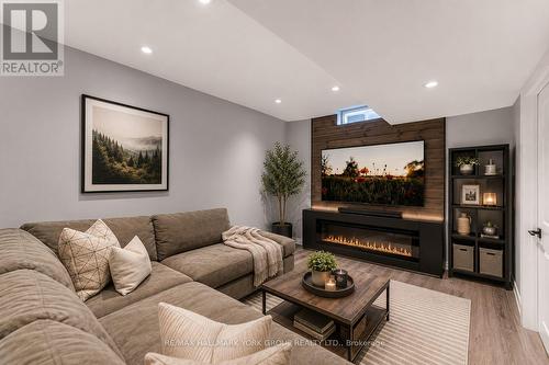 882 Mcduffe Crescent, Milton, ON 