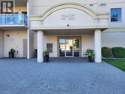 315 VILLAGE GROVE Unit# 506 Tecumseh, ON N8N 5G4
