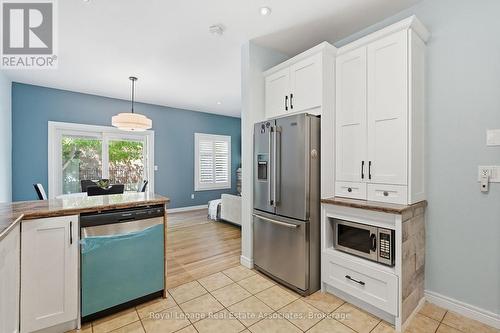 31 Commando Court, Hamilton, ON - Indoor Photo Showing Kitchen
