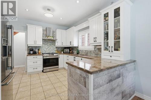 31 Commando Court, Hamilton, ON - Indoor Photo Showing Kitchen
