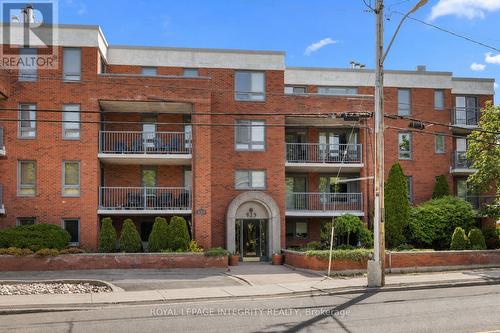 PH5 - 939 NORTH RIVER ROAD  Ottawa, ON K1K 3V2