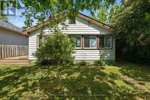 Southern sun exposure is perfect for backyard BBQs - 1246 Kitchener Avenue, Ottawa, ON 