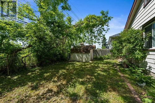 Full fence surrounding all sides of the home. - 1246 Kitchener Avenue, Ottawa, ON 