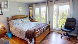 Fabulous windows for natural light - 