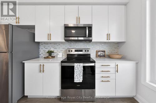 150 Huron Street, Guelph (St. Patrick'S Ward), ON - Indoor Photo Showing Kitchen With Upgraded Kitchen