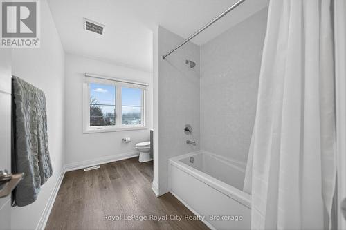 Upstairs 4 pc Bathroom - 150 Huron Street, Guelph (St. Patrick'S Ward), ON - Indoor Photo Showing Bathroom