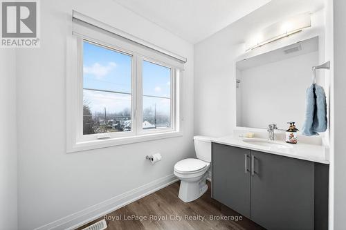 Upstairs 4 pc Bathroom - 150 Huron Street, Guelph (St. Patrick'S Ward), ON - Indoor Photo Showing Bathroom